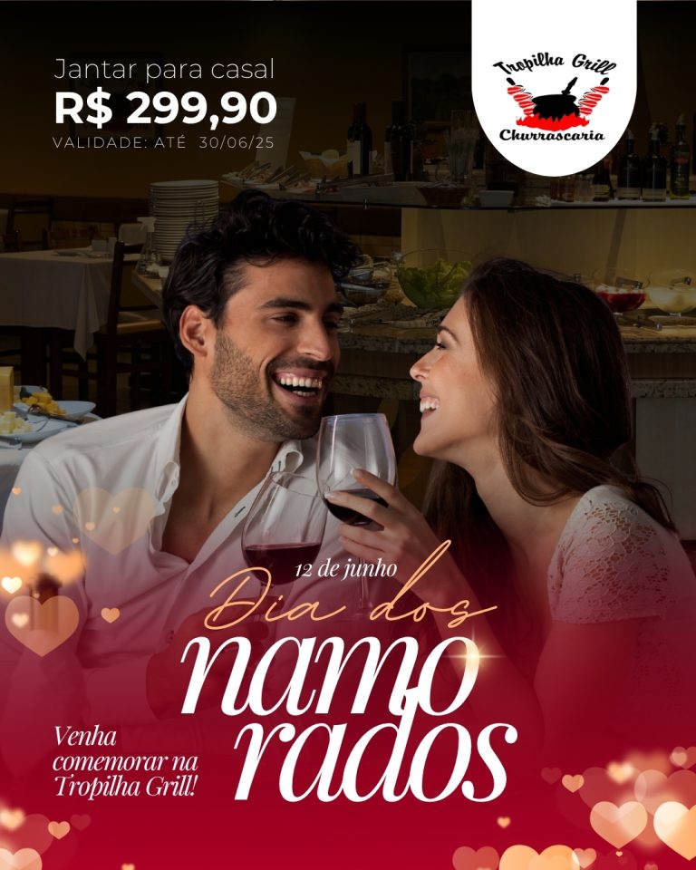 um casal sorridente brindando com taças de vinho, em um ambiente de restaurante aconchegante, com mesa de buffet ao fundo. arte com informações sobre jantar especial de dia dos namorados na tropilha grill.